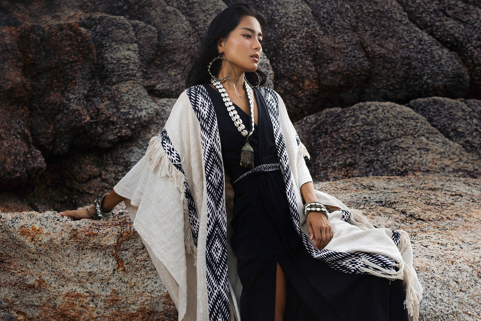 PONCHO - ChintamaniAlchemi