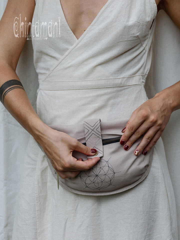 Banana Waist Bag / Light Gray