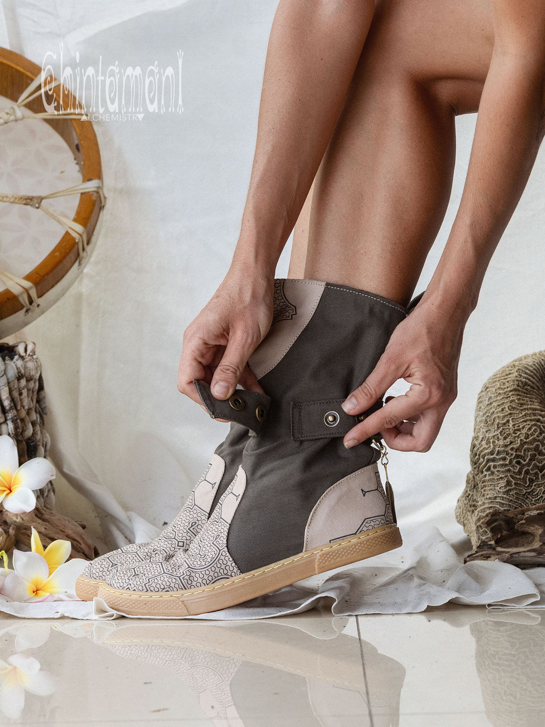 Medium Tribal Boots / Grey