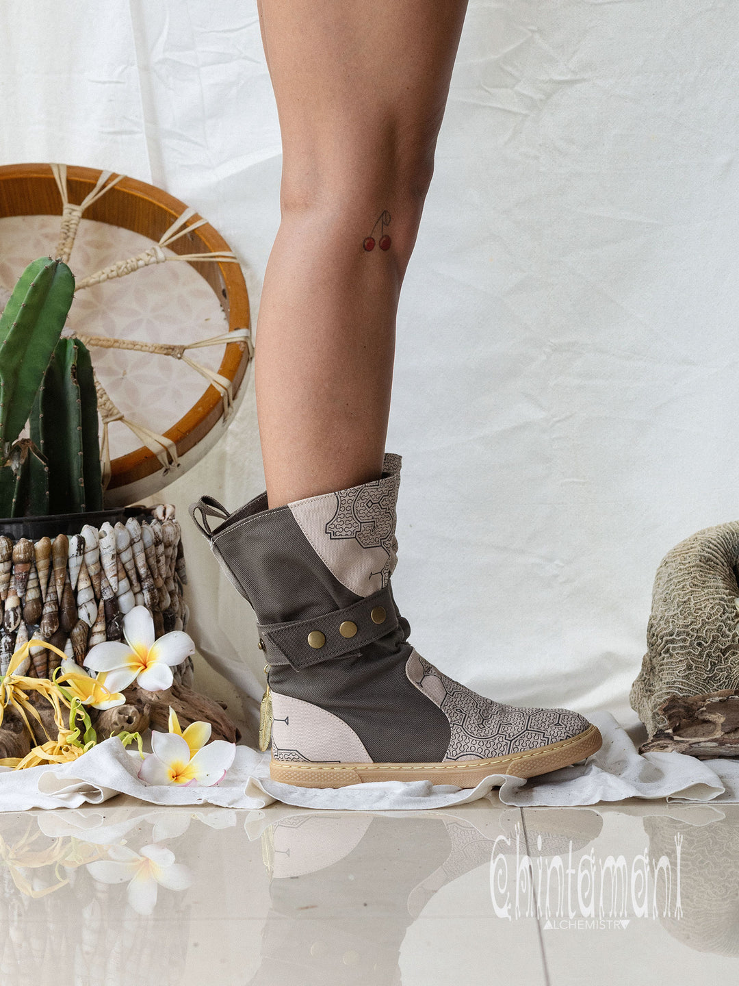 Medium Tribal Boots / Grey