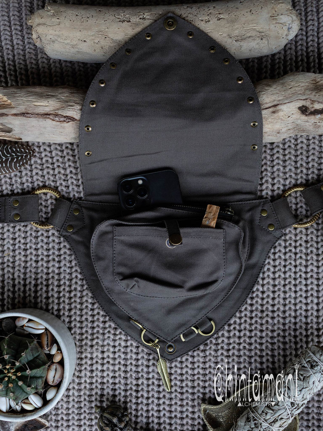 Flower Waist Bag / Grey - ChintamaniAlchemi