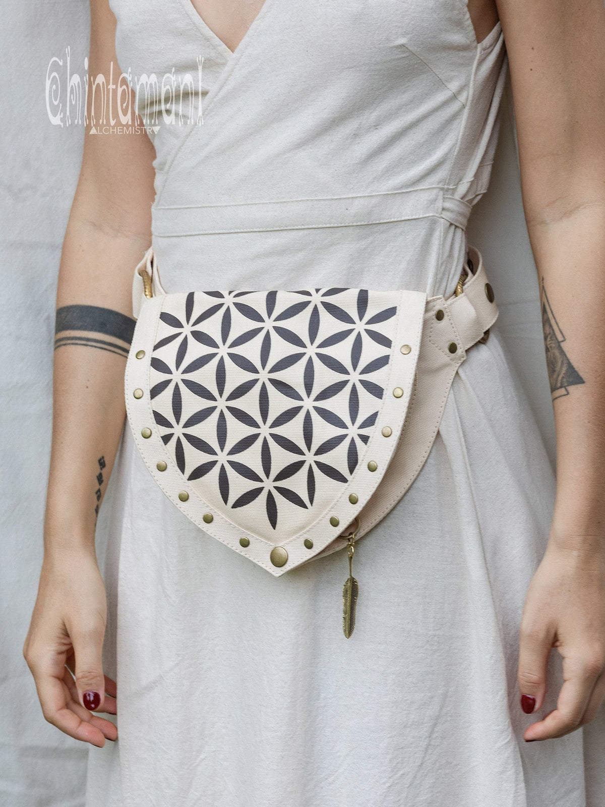 Flower Waist Bag / Off White - ChintamaniAlchemi