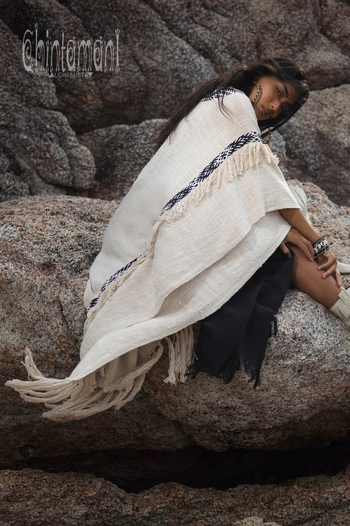 Poncho with tassels and hemp inserts / Off White - ChintamaniAlchemi