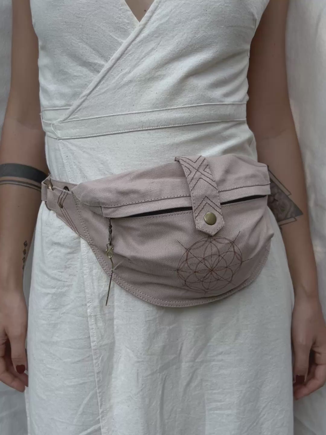 Banana Waist Bag / Beige