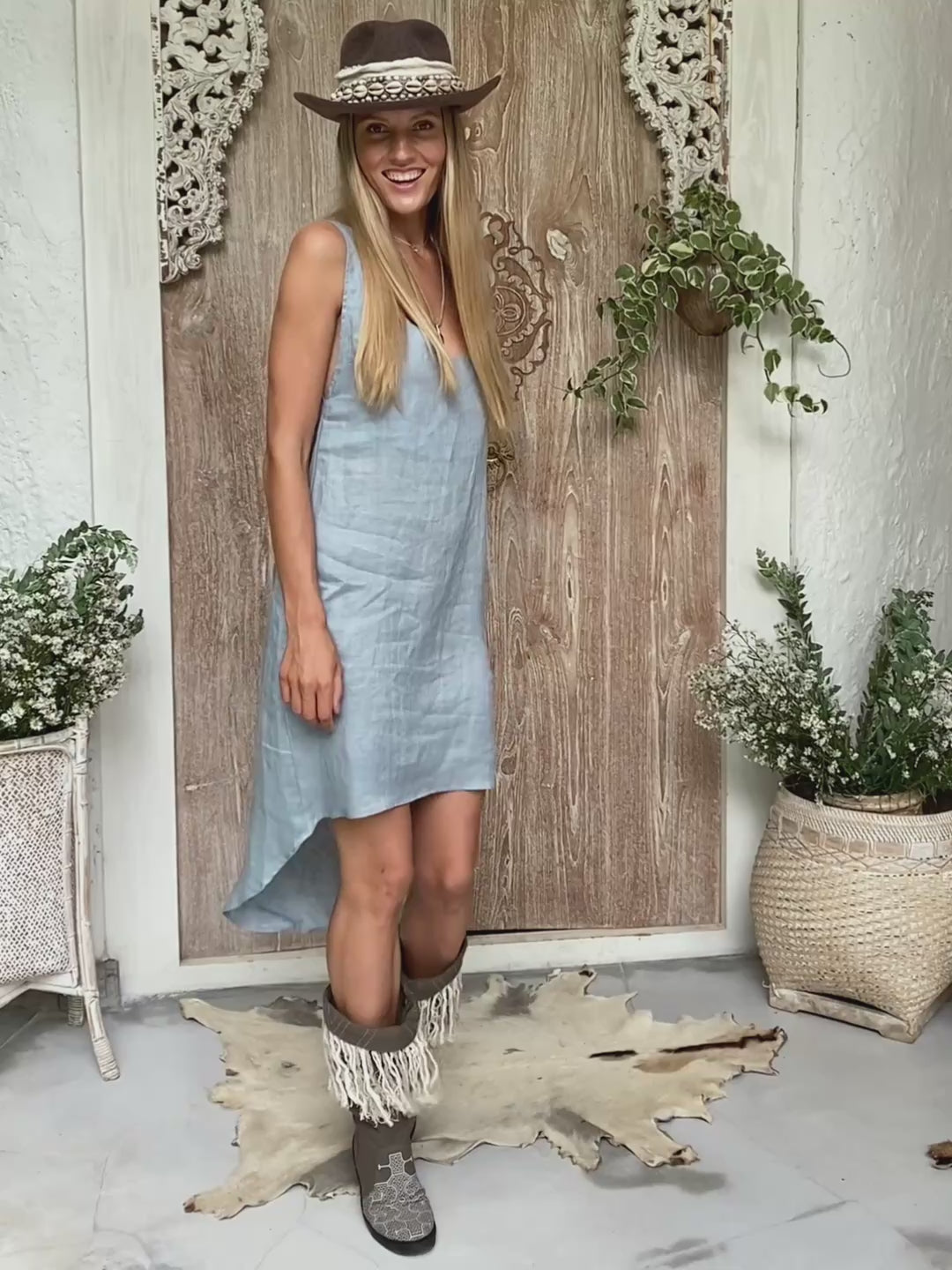 Backless Tunic Dress / Light Blue
