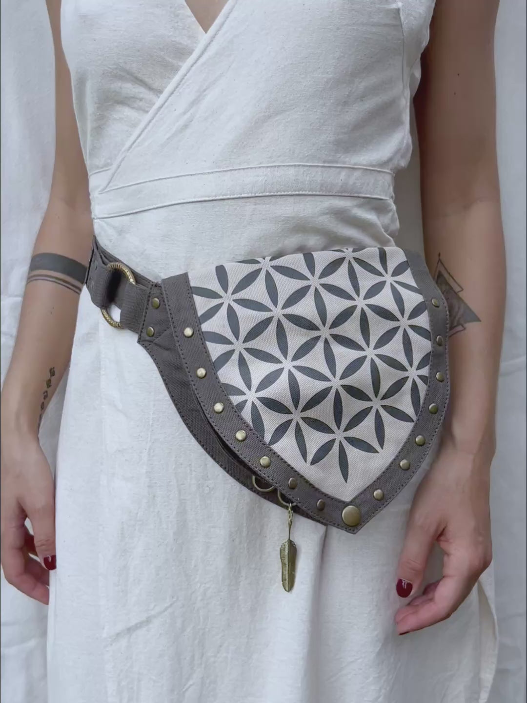 Flower Waist Bag / Gray