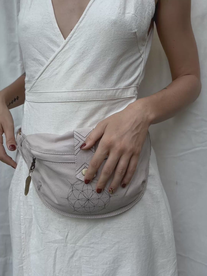Banana Waist Bag / Light Gray