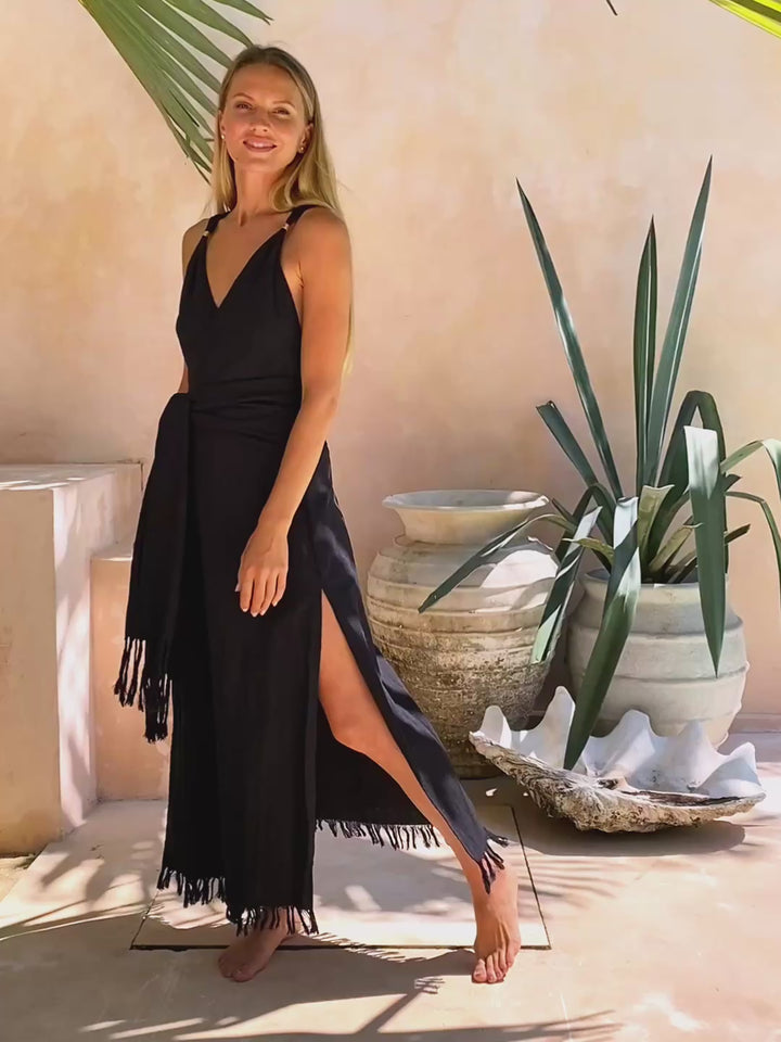 Sleeveless Raw Wrap Dress / Black