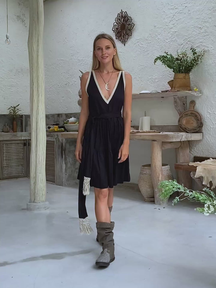 Alma Midi Dress / Black