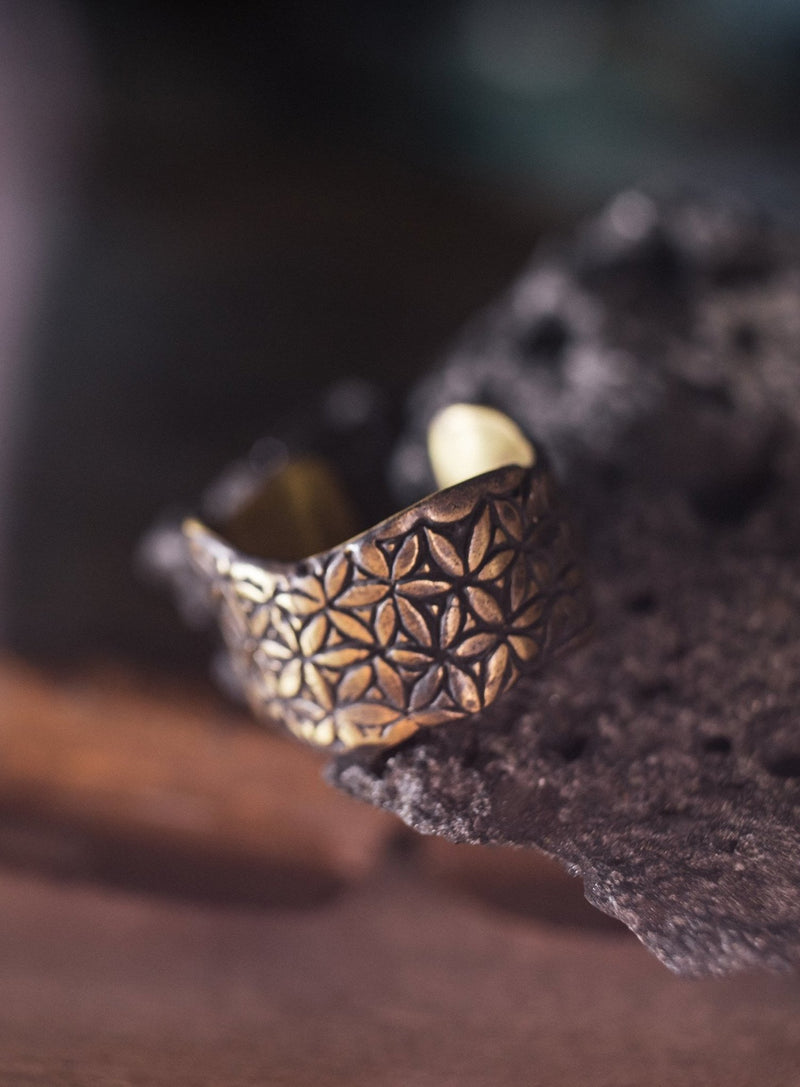 LIFE POWER Massive Brass Ring ∆ Wide Band Ring wth Flower of Life Sacred Geometry Pattern - ChintamaniAlchemi