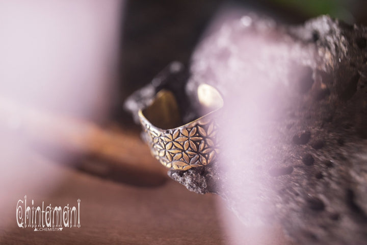 LIFE POWER Massive Brass Ring ∆ Wide Band Ring wth Flower of Life Sacred Geometry Pattern - ChintamaniAlchemi