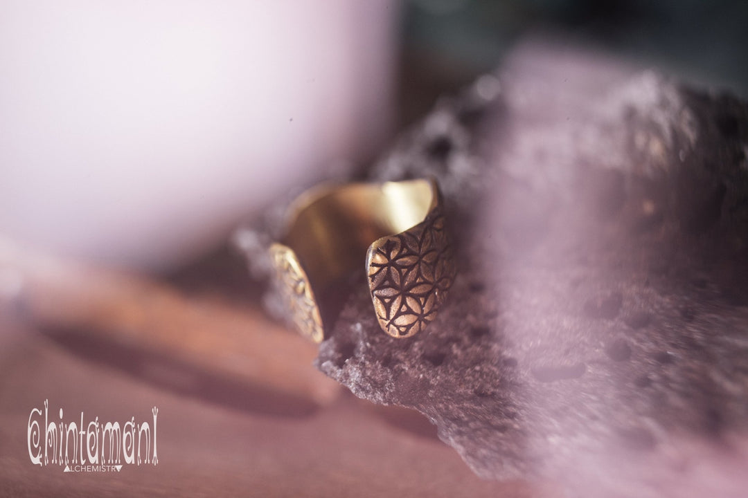 LIFE POWER Massive Brass Ring ∆ Wide Band Ring wth Flower of Life Sacred Geometry Pattern - ChintamaniAlchemi